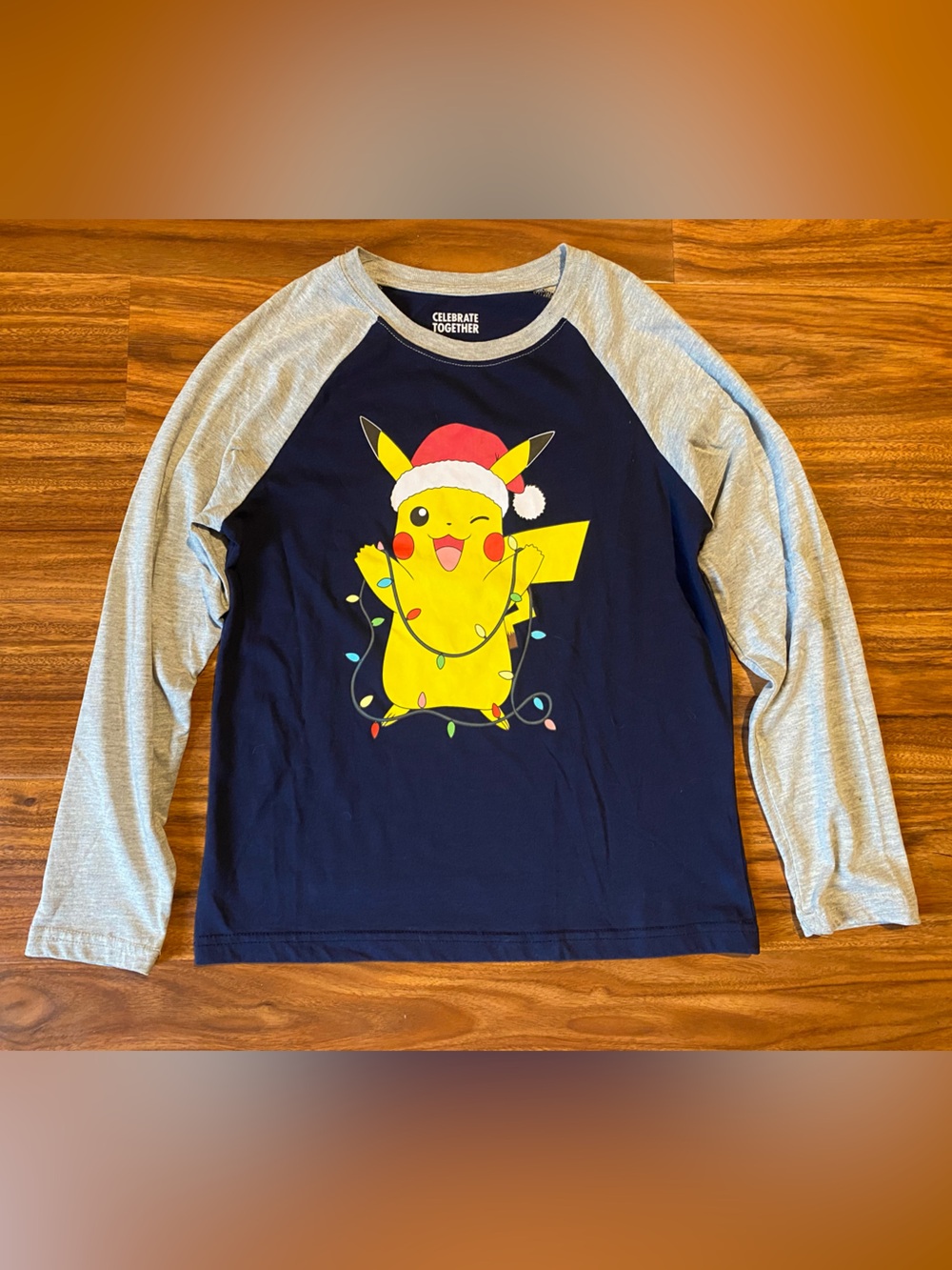 Pokémon Pikachu holiday Christmas long-sleeve raglan tee t-shirt size small